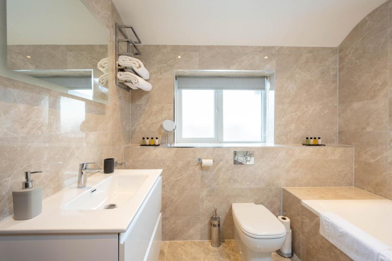 The Oaklands - Luxury Spacious 6-Bed, Near Solihull, Birmingham City, Jlr, Nec, Airport, Resorts World, Hs2 מראה חיצוני תמונה